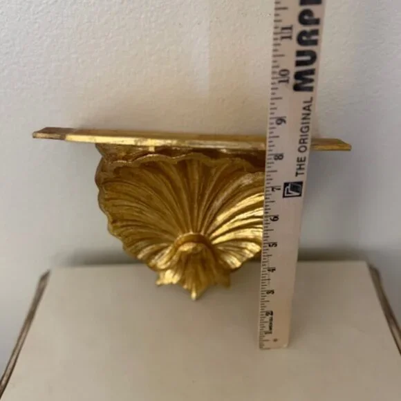Mid-20th Century Italian Carved Giltwood Shell Wall Bracket